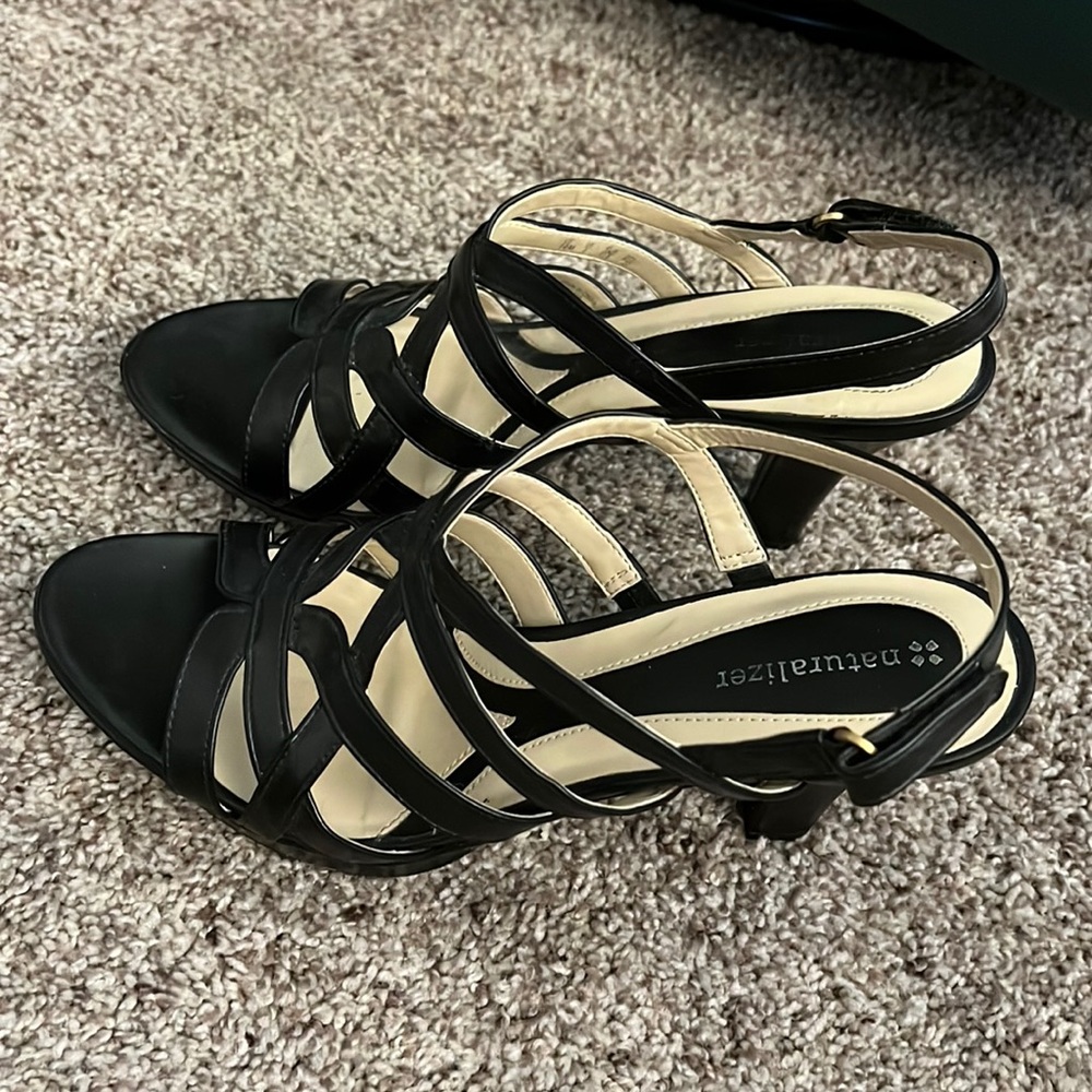 Naturalizer black heels!